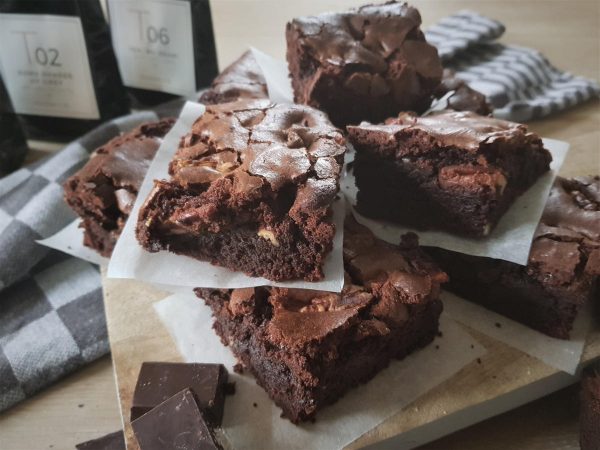 overheerlijke brownies met pecannoten, knapperig van buiten en lekker smeuig van binnen